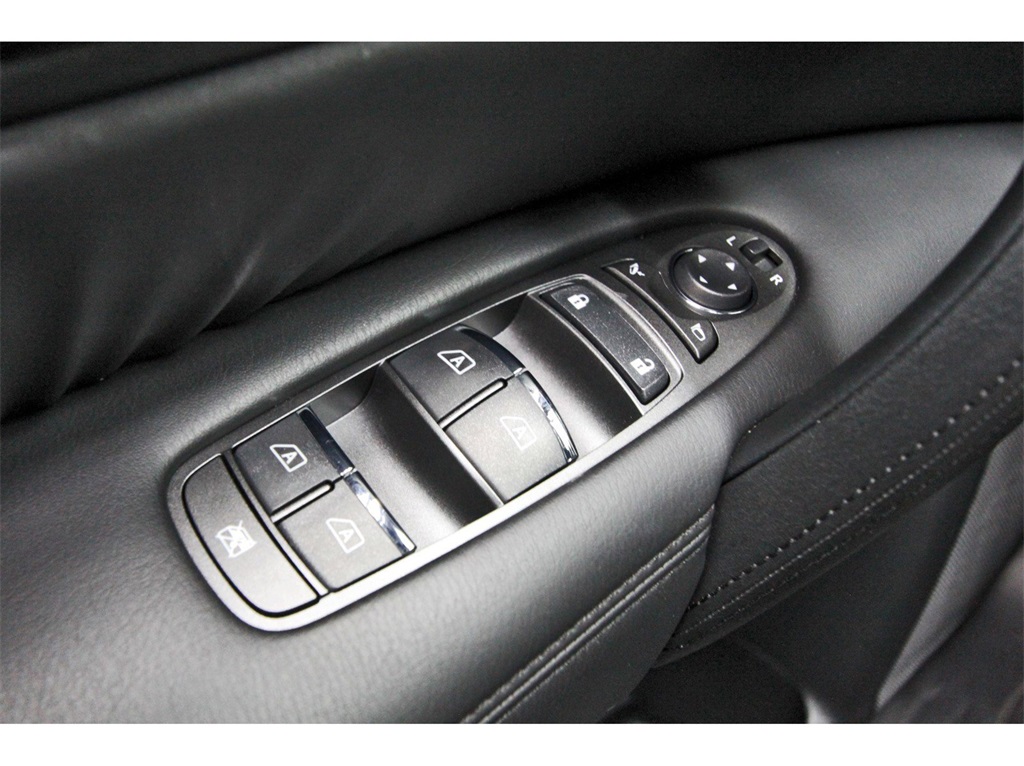 Vehicle image 21 of 31