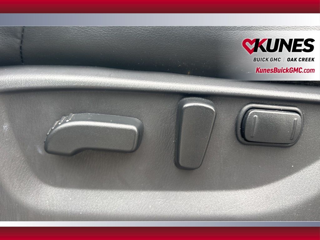 2023 Nissan Armada SV Image 27 of 34