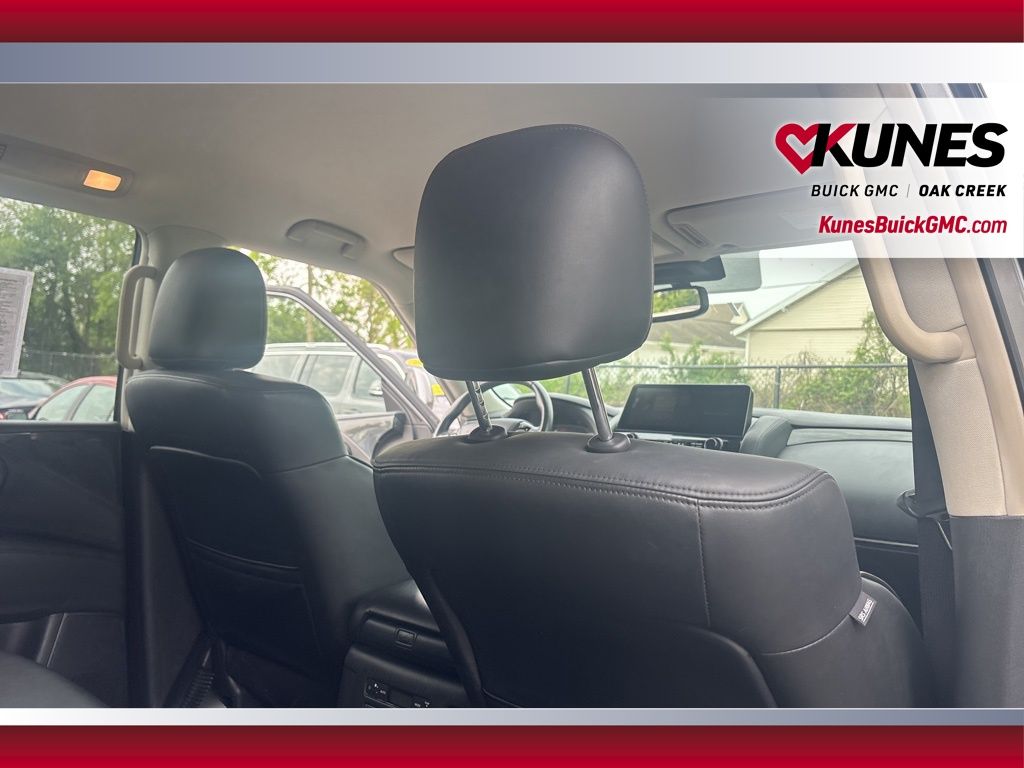 2023 Nissan Armada SV Image 16 of 34