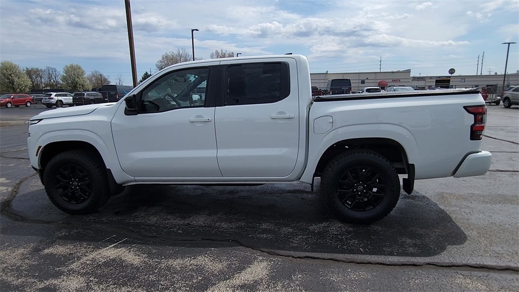 Vehicle image 7 of 24