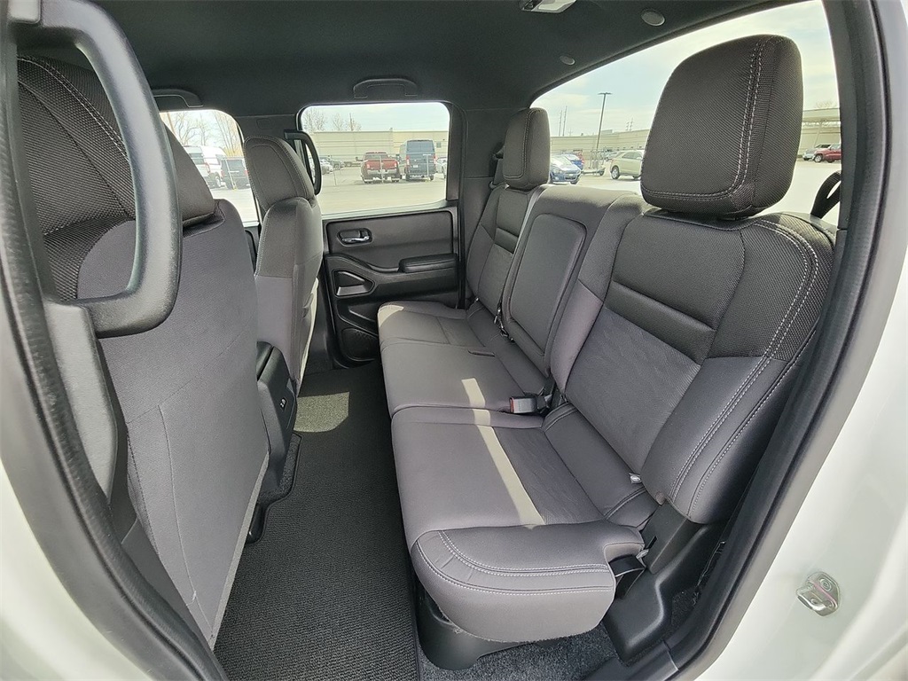 Vehicle image 21 of 24