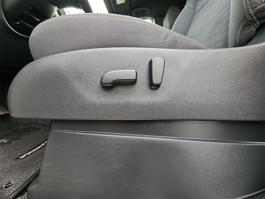 Vehicle image 12 of 24