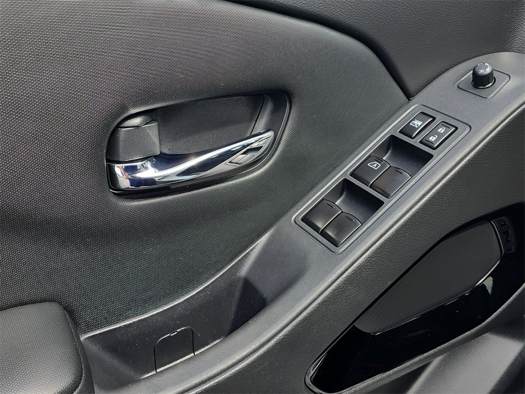 Vehicle image 13 of 24
