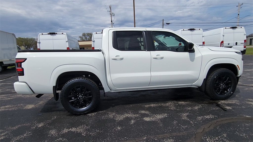 Vehicle image 3 of 24