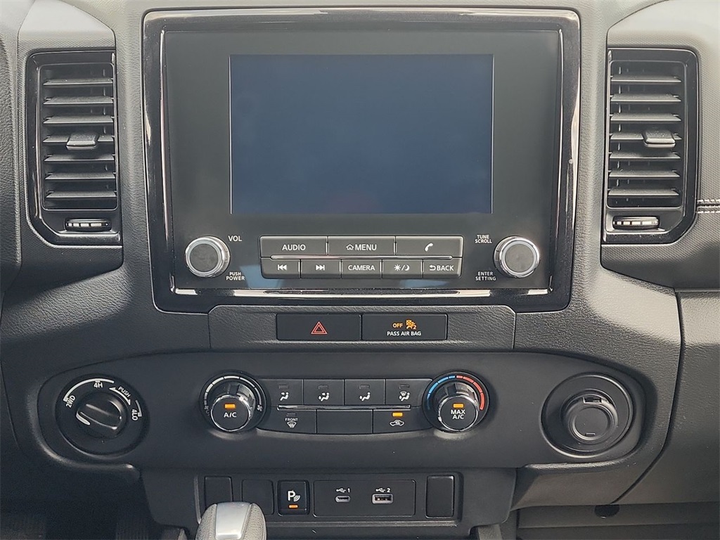 Vehicle image 17 of 24