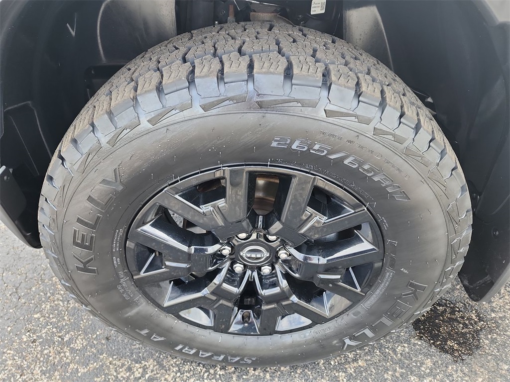 Vehicle image 10 of 24
