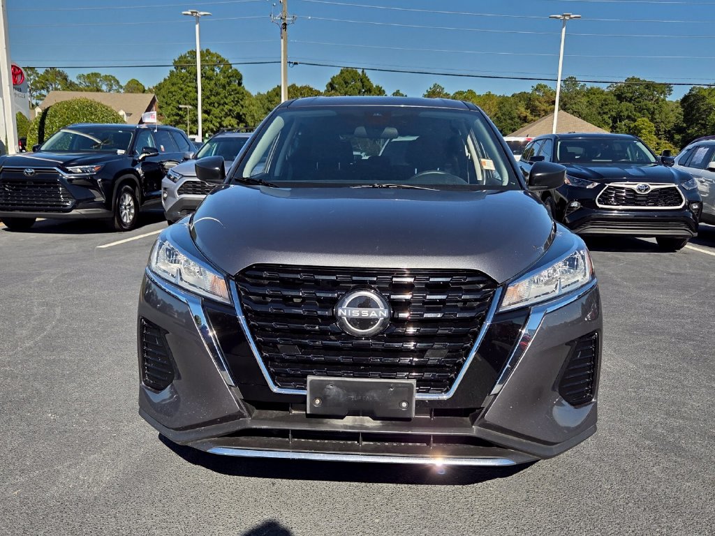 2023 Nissan Kicks S Image 2 of 30