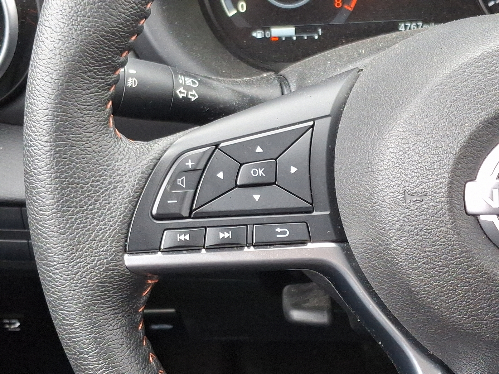 Vehicle image 21 of 31