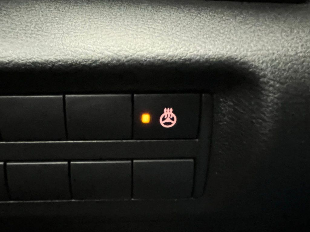 2023 Nissan Kicks SR Image 33 of 33