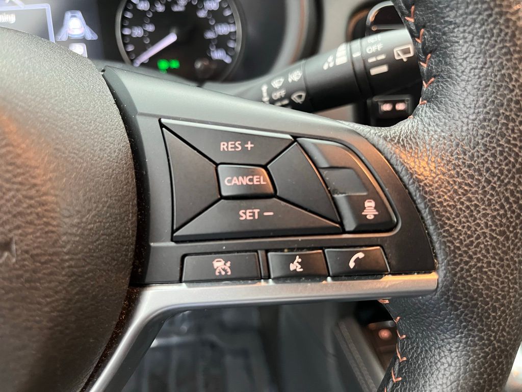 2023 Nissan Kicks SR Image 29 of 33