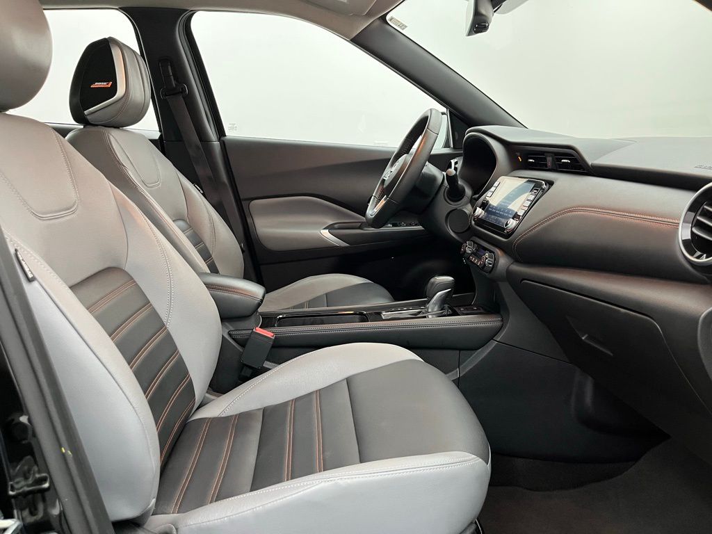 2023 Nissan Kicks SR Image 17 of 33