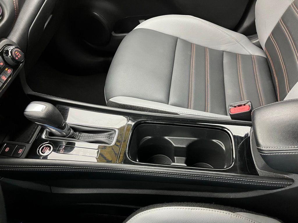 2023 Nissan Kicks SR Image 25 of 33