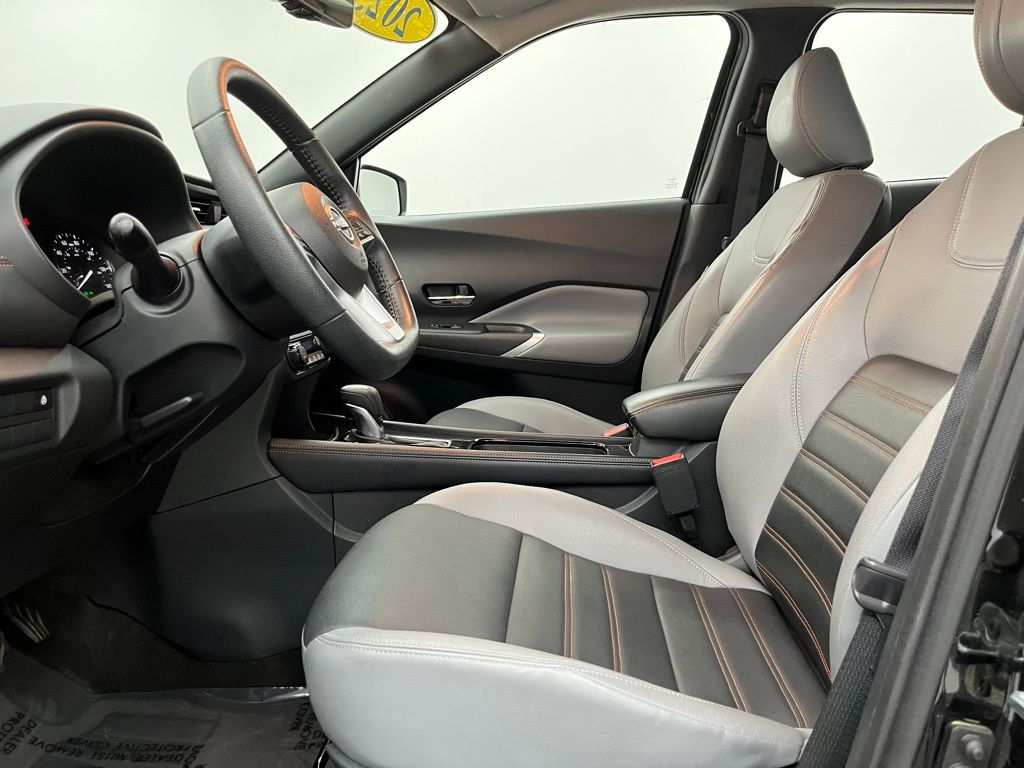 2023 Nissan Kicks SR Image 16 of 33