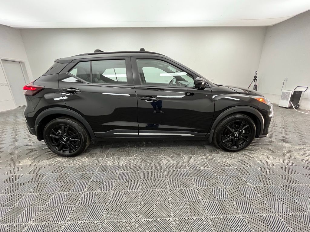 2023 Nissan Kicks SR Image 4 of 33