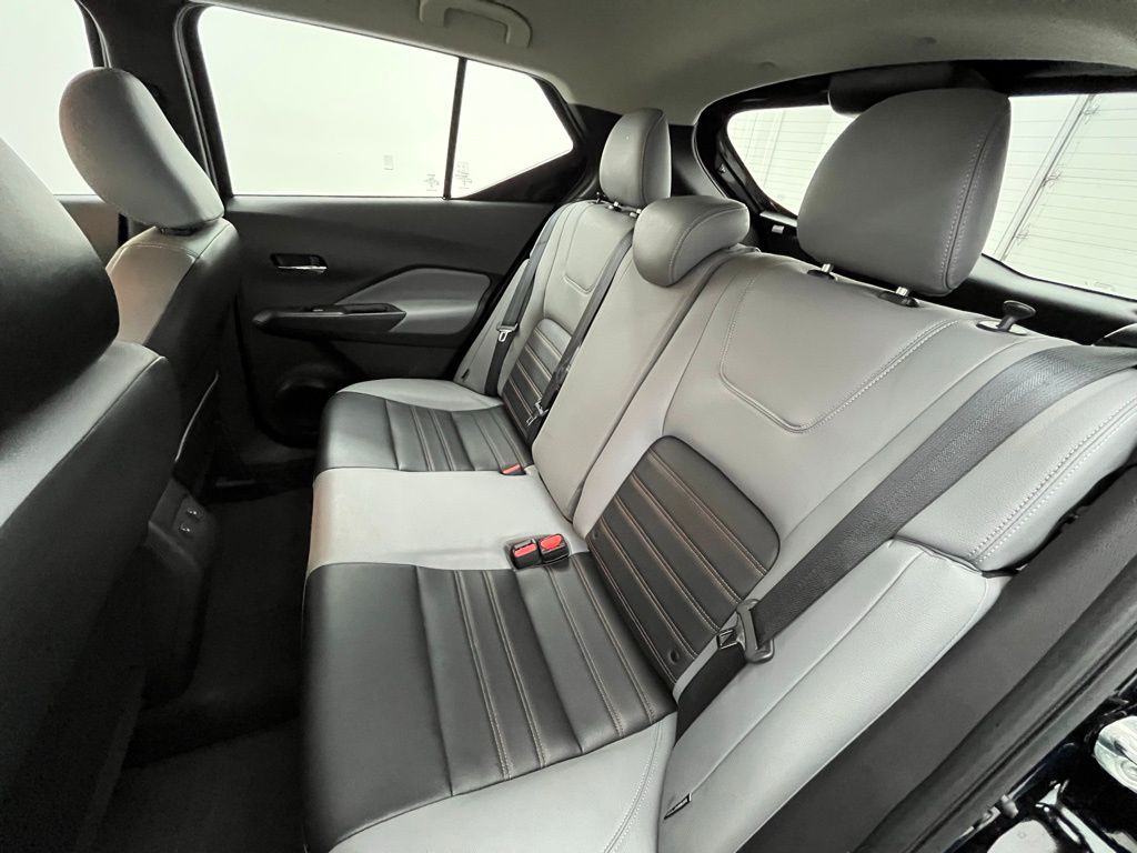 2023 Nissan Kicks SR Image 12 of 33