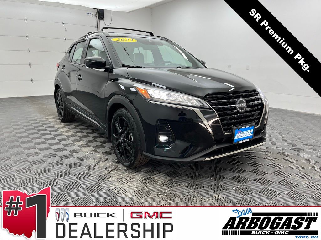 2023 Nissan Kicks SR Image 2 of 33