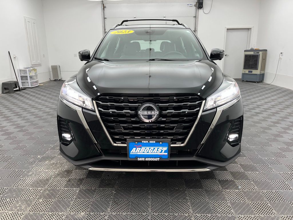 2023 Nissan Kicks SR Image 3 of 33