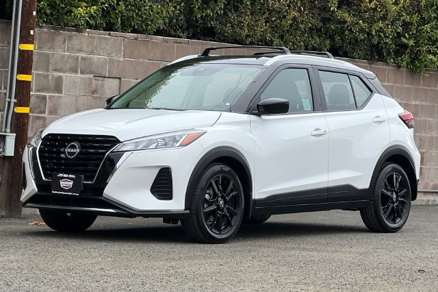 2023 Nissan Kicks SV Image 1 of 40