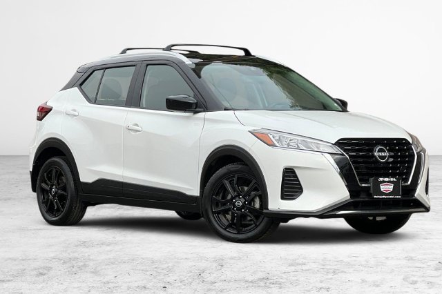 2023 Nissan Kicks SV Image 3 of 40