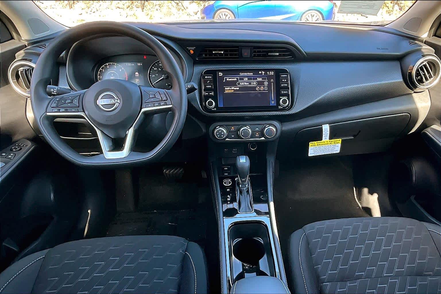 Vehicle image 11 of 17