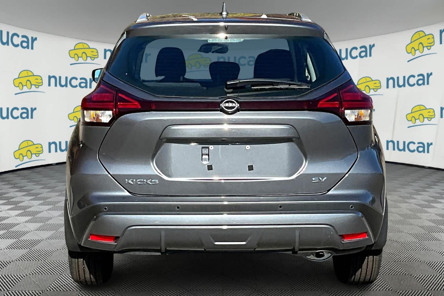 Vehicle image 5 of 17