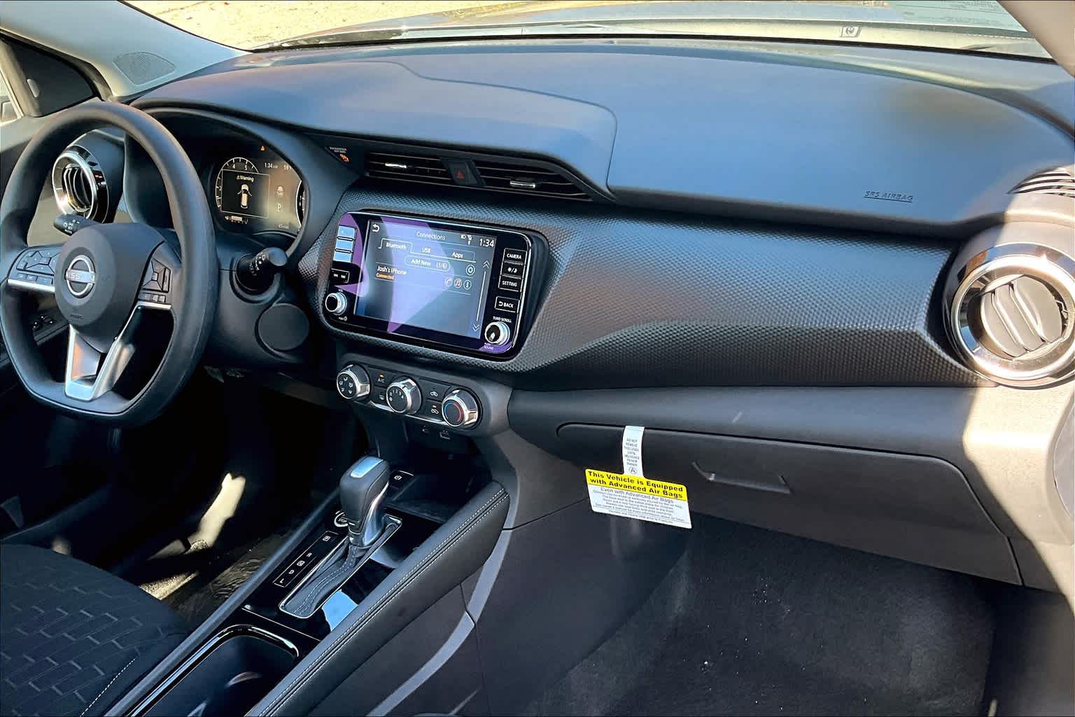 Vehicle image 9 of 17