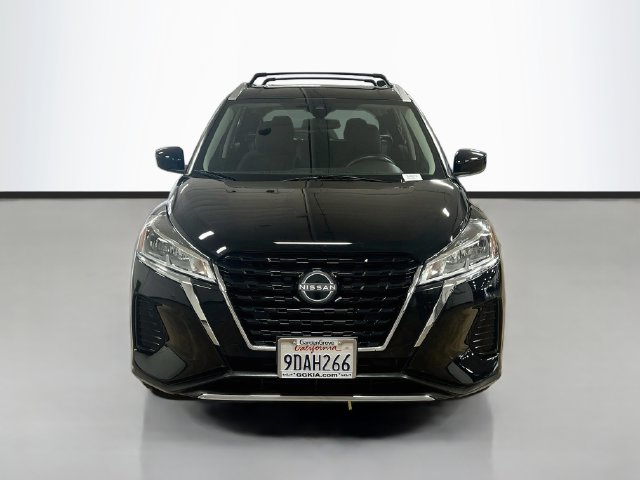 2023 Nissan Kicks SV Image 2 of 31