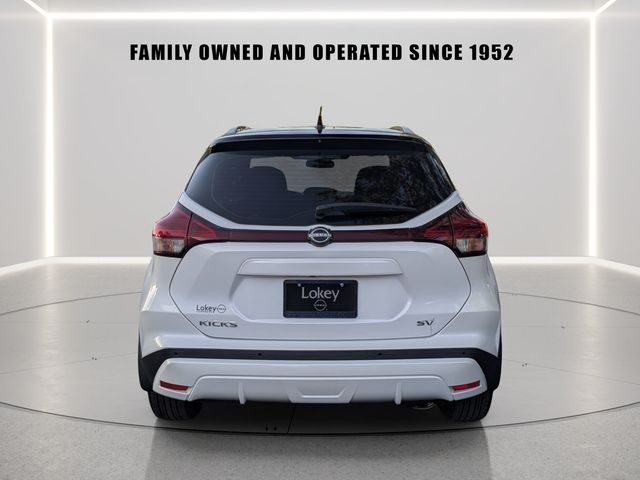 2023 Nissan Kicks SV Image 3 of 32
