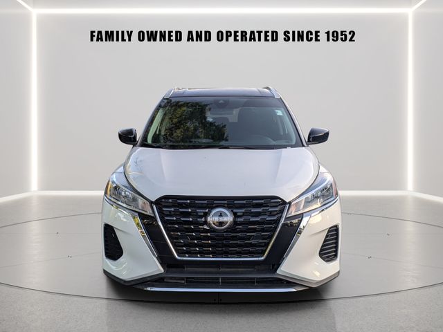 2023 Nissan Kicks SV Image 2 of 32