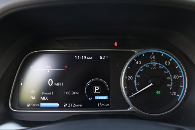 Vehicle image 18 of 33