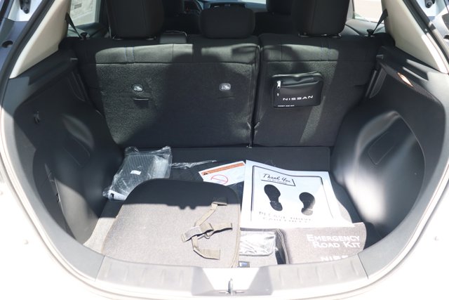Vehicle image 31 of 33