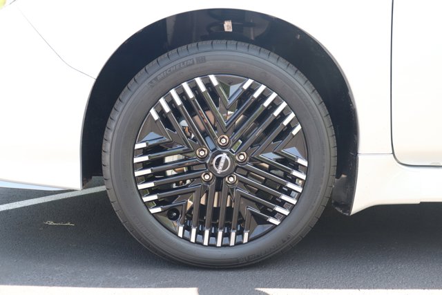 Vehicle image 9 of 33