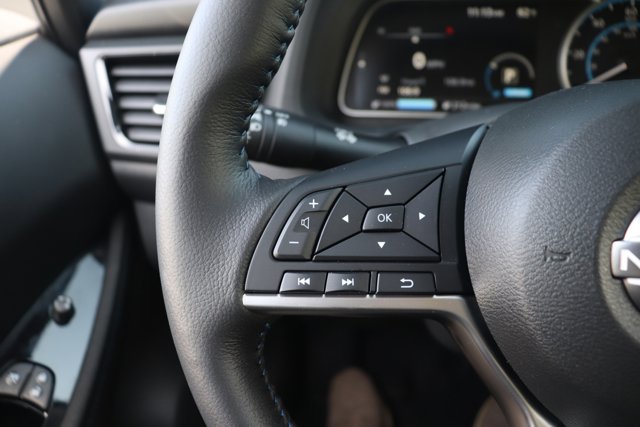 Vehicle image 16 of 33