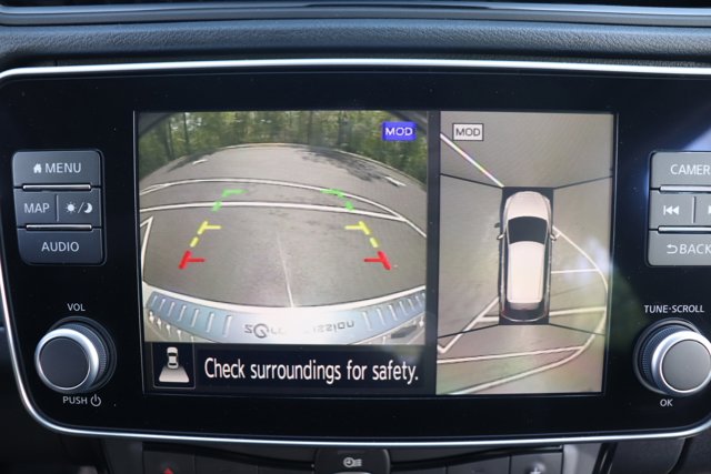 Vehicle image 21 of 33