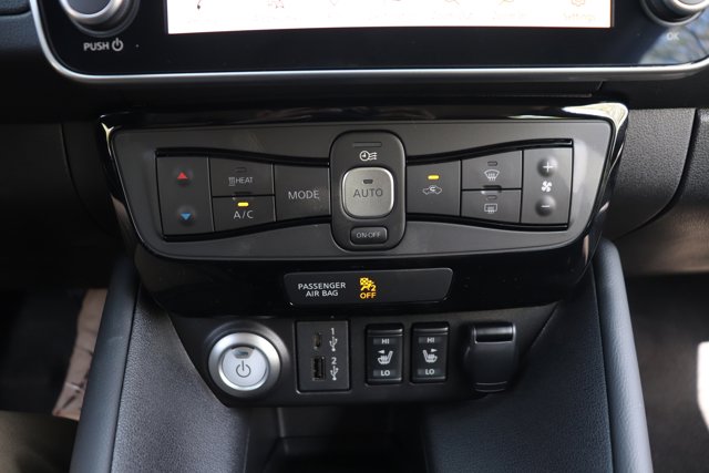 Vehicle image 25 of 33