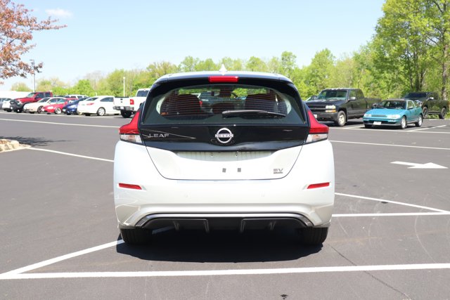 Vehicle image 6 of 33
