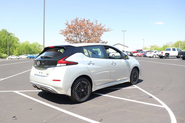 Vehicle image 5 of 33