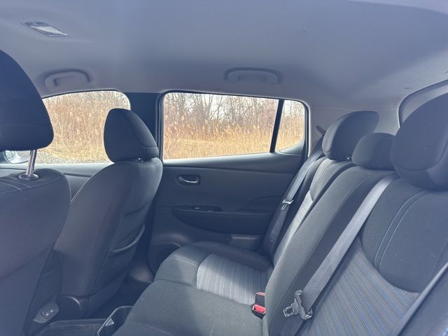 Vehicle image 11 of 22