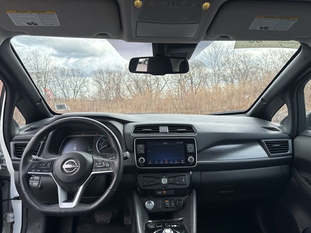 Vehicle image 13 of 22