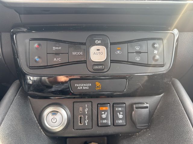 Vehicle image 21 of 22