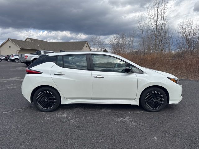 Vehicle image 6 of 22