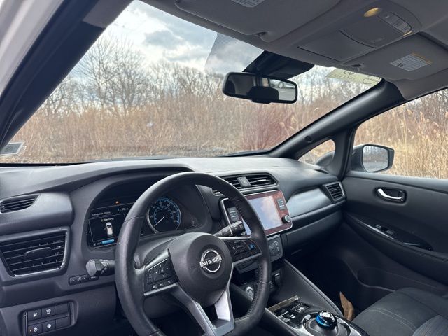 Vehicle image 8 of 22