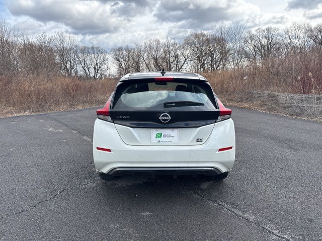 Vehicle image 4 of 22