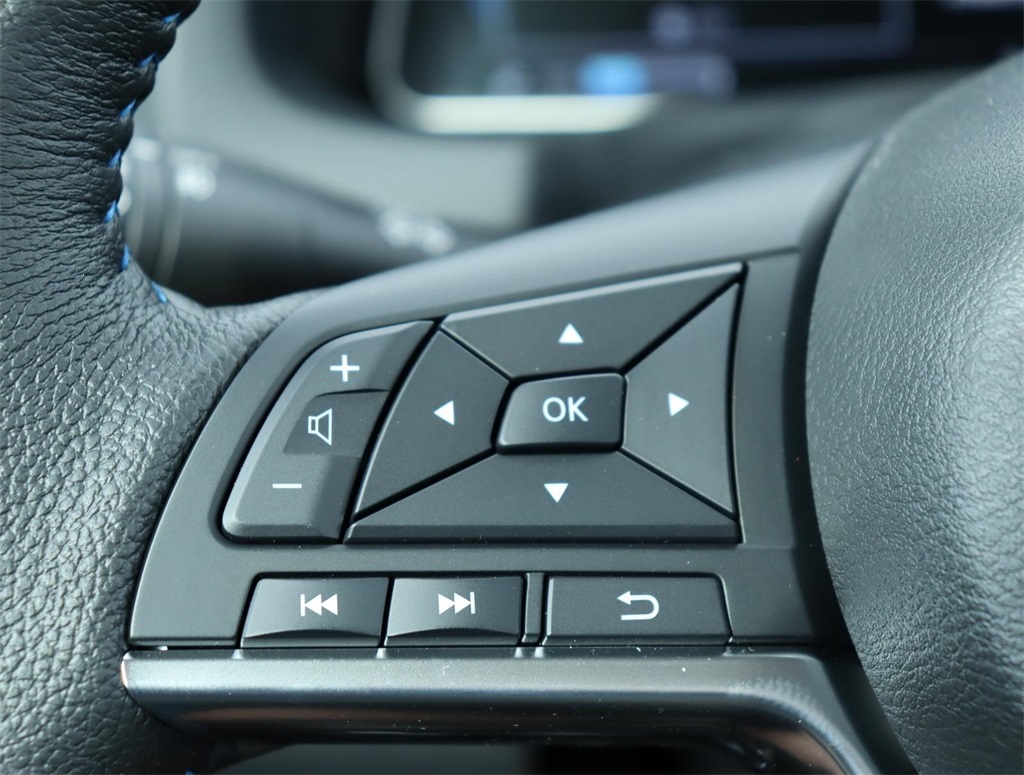 Vehicle image 37 of 39