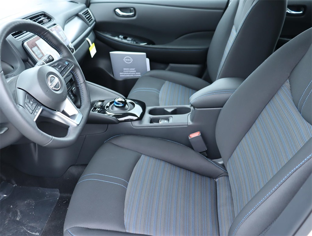 Vehicle image 14 of 39