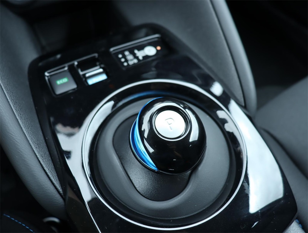 Vehicle image 26 of 39