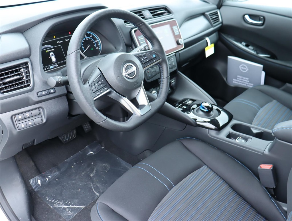 Vehicle image 13 of 39