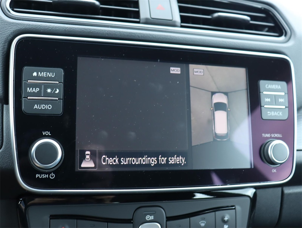 Vehicle image 33 of 39