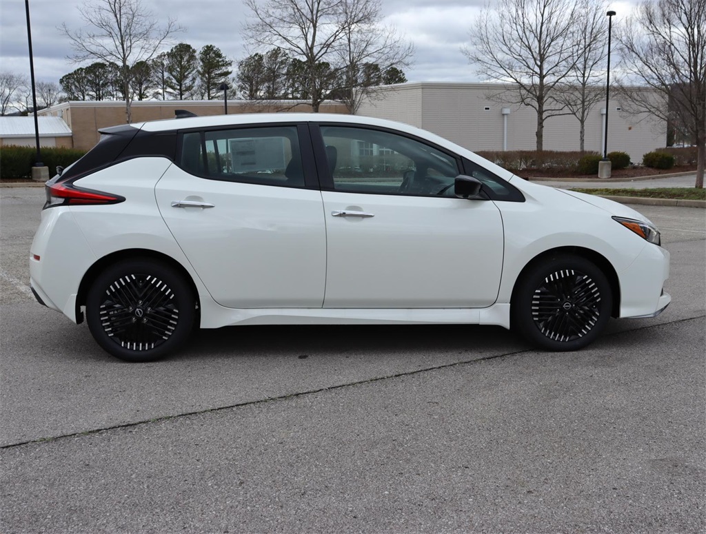 Vehicle image 7 of 39
