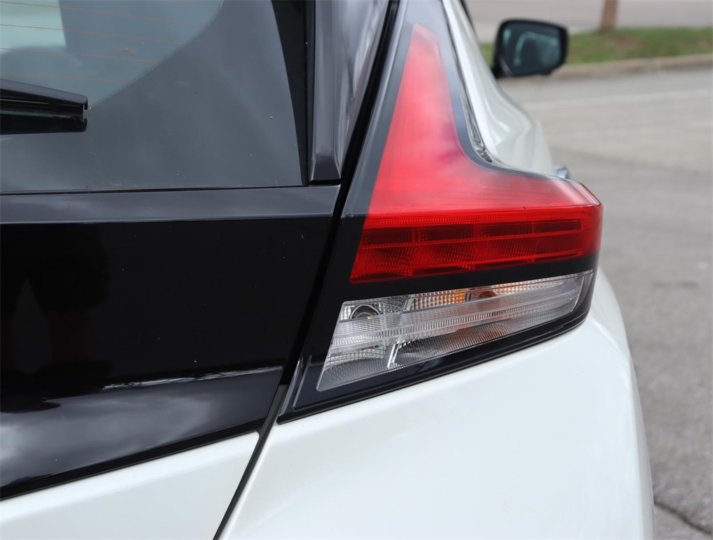 Vehicle image 11 of 39